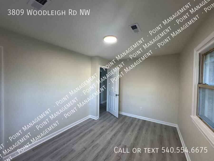 3809 Woodleigh Rd Nw - Photo 2 of 18