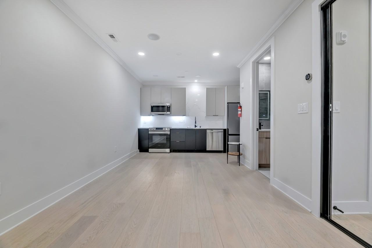 2305 Nicholson St Se #103 - Photo 2 of 18