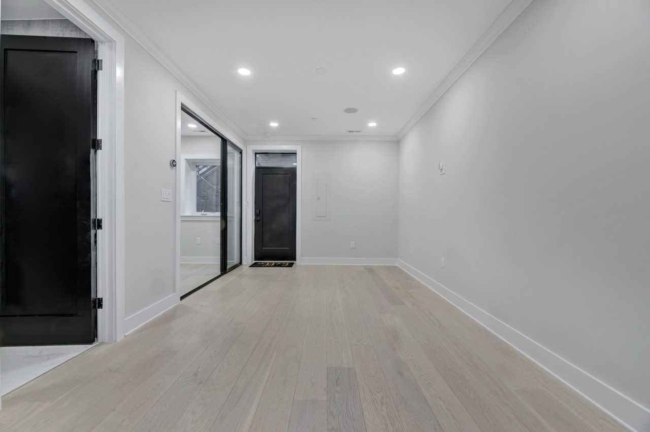 2305 Nicholson St Se #103 - Photo 3 of 18