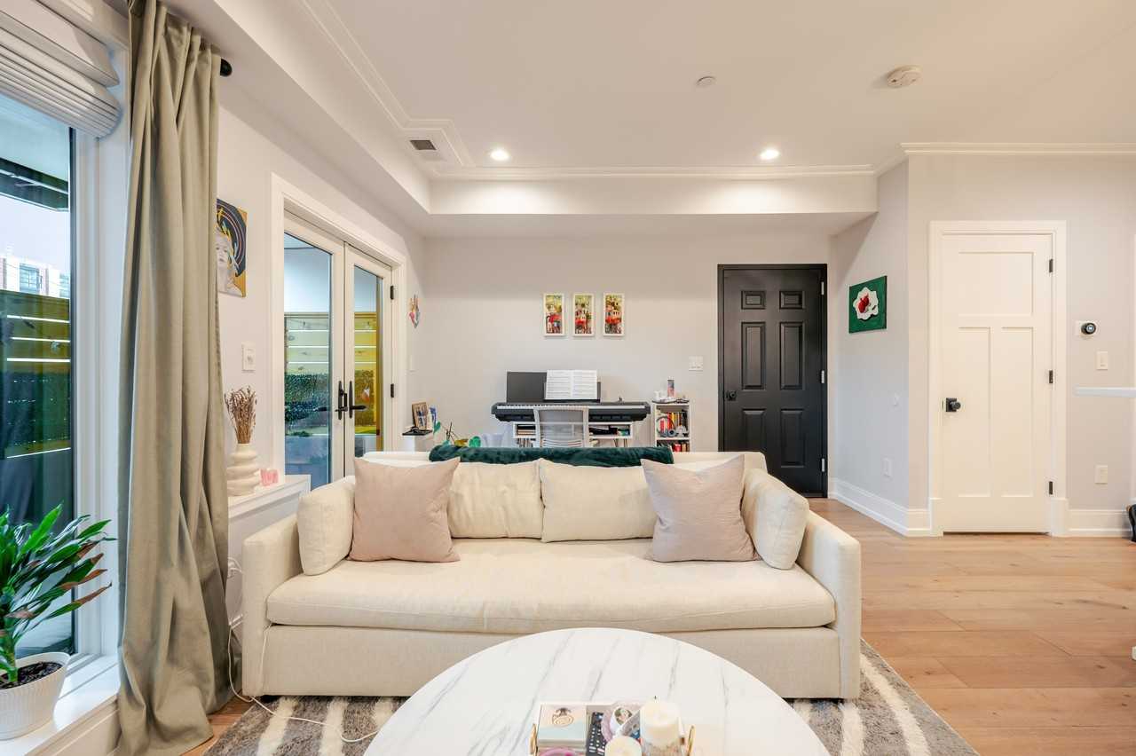 1320 Belmont St Nw #1 - Photo 5 of 25