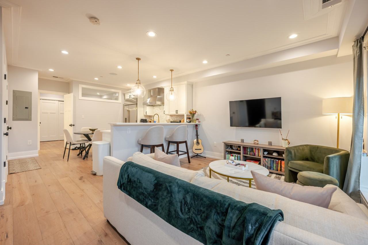 1320 Belmont St Nw #1 - Photo 6 of 25
