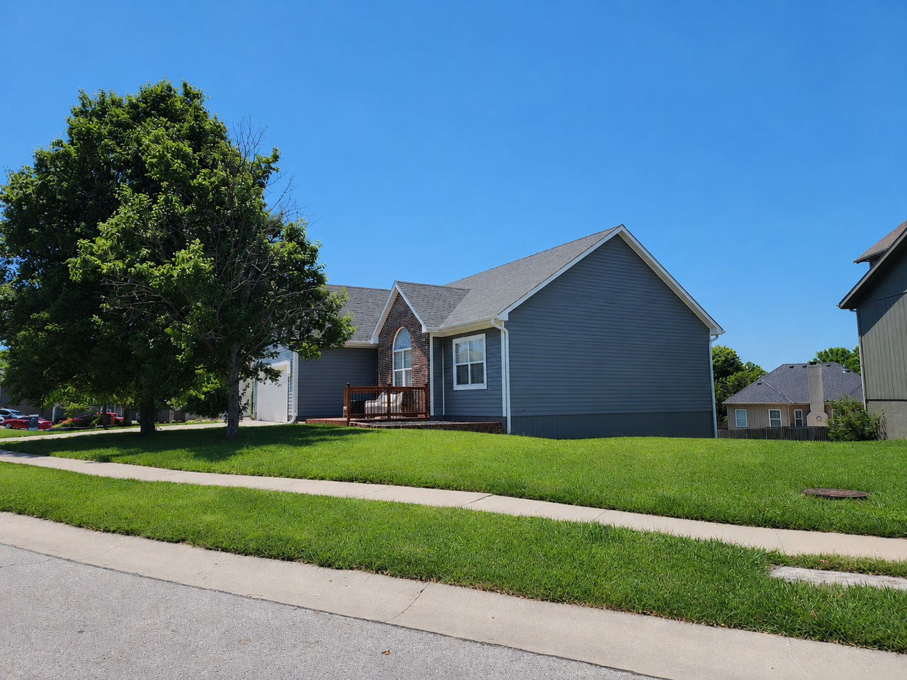 15464 S Greenwood St #NA - Photo 2 of 10