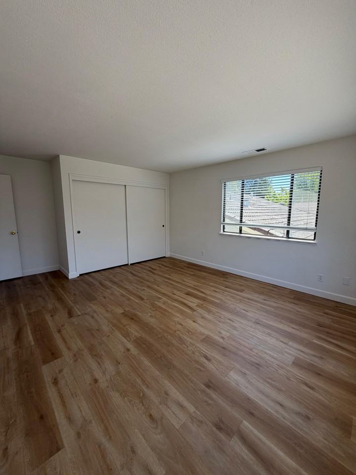 713 Frederick St - Photo 2 of 17