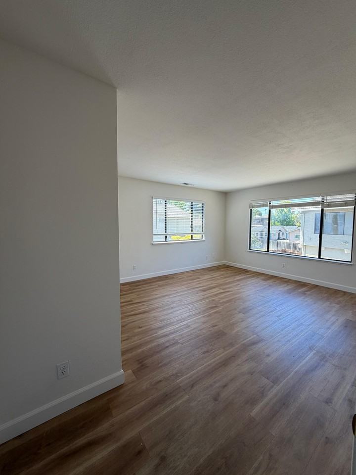 713 Frederick St - Photo 3 of 17