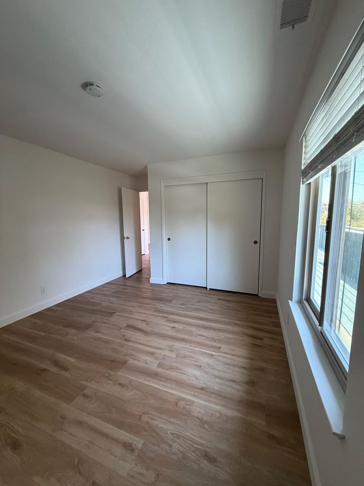 713 Frederick St - Photo 5 of 17