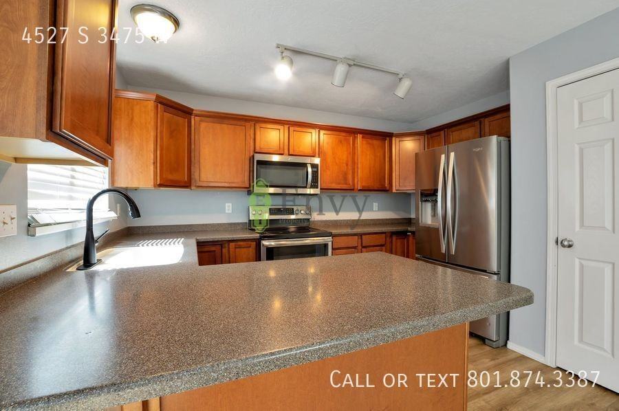 4527 S 3475 W - Photo 4 of 15