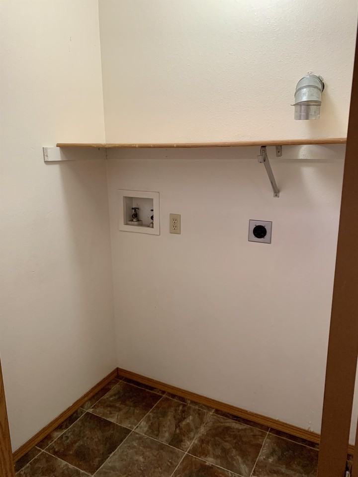 323 Janet St #1 - Photo 7 of 20