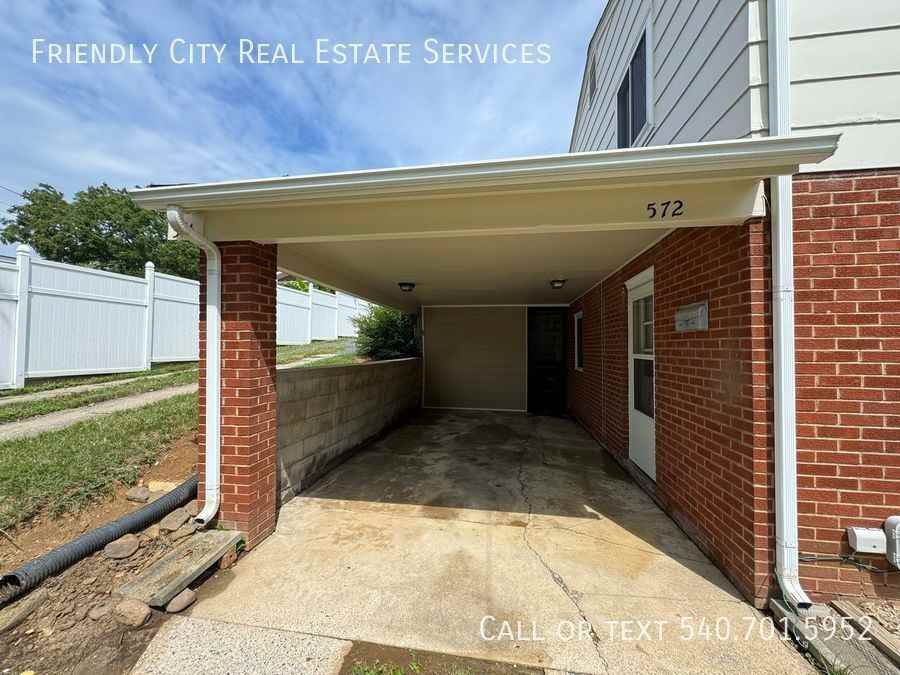 572 Long Ave - Photo 3 of 10