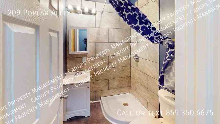 209 Poplar St #1 - Photo 2 of 10