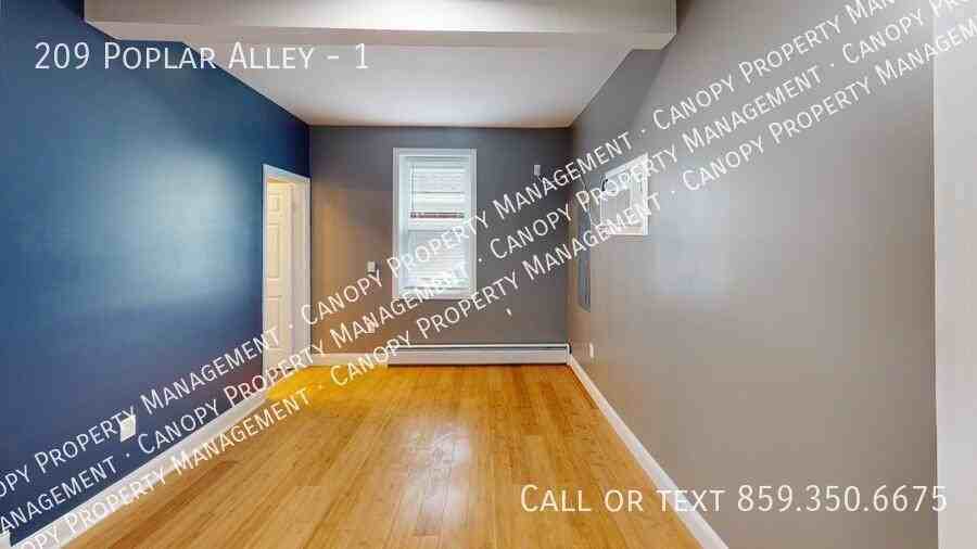 209 Poplar St #1 - Photo 6 of 10