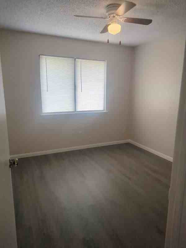 701 Brazos Dr - Photo 4 of 7
