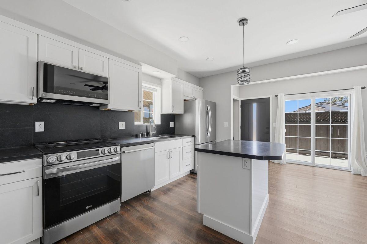 13869 Mercado Dr - Photo 6 of 14