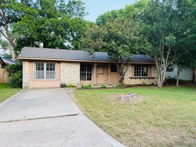 2705 Sherwood Ln - Photo 2 of 14