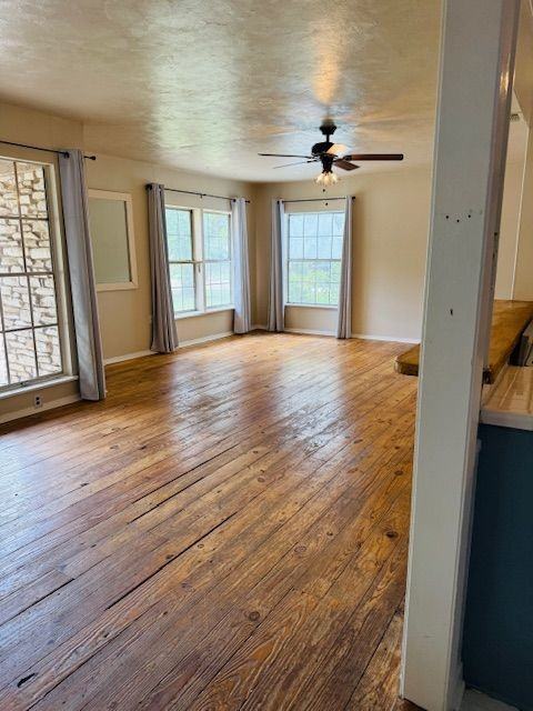 2705 Sherwood Ln - Photo 4 of 14