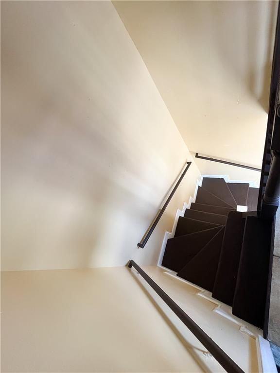 114 Warren Ave - Photo 7 of 9