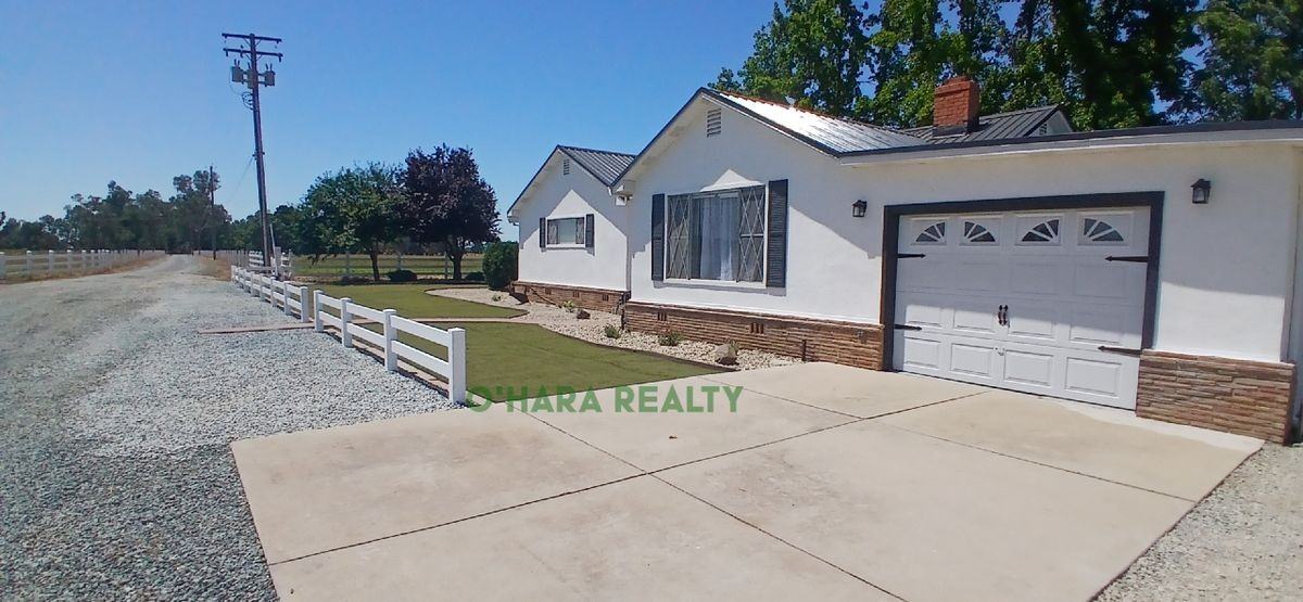 10133 Davis Rd - Photo 3 of 41