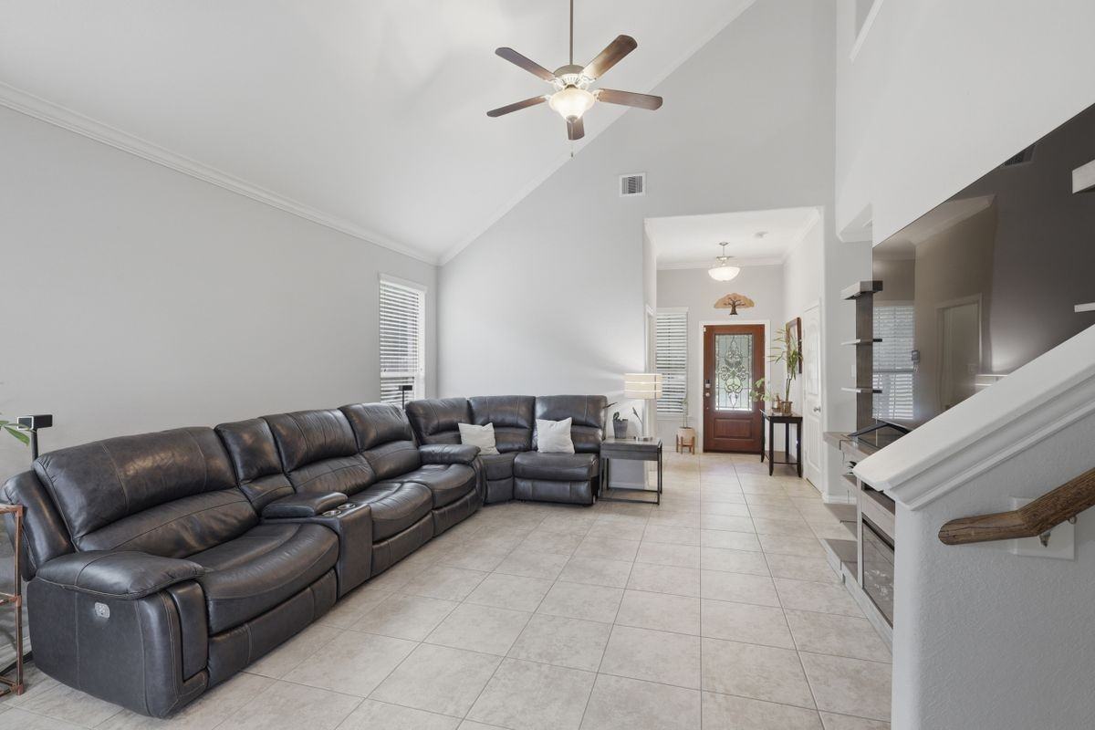 2244 Ivy Wall Dr - Photo 2 of 28