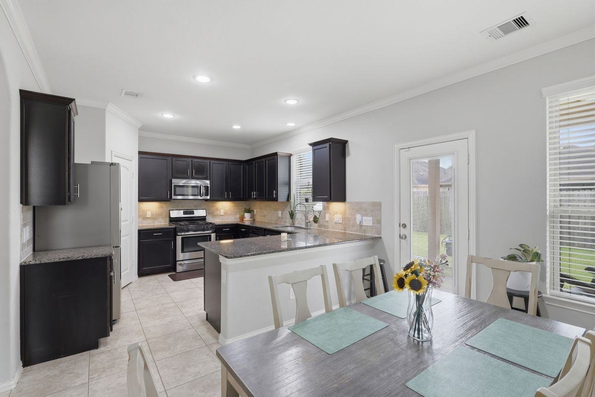 2244 Ivy Wall Dr - Photo 5 of 28