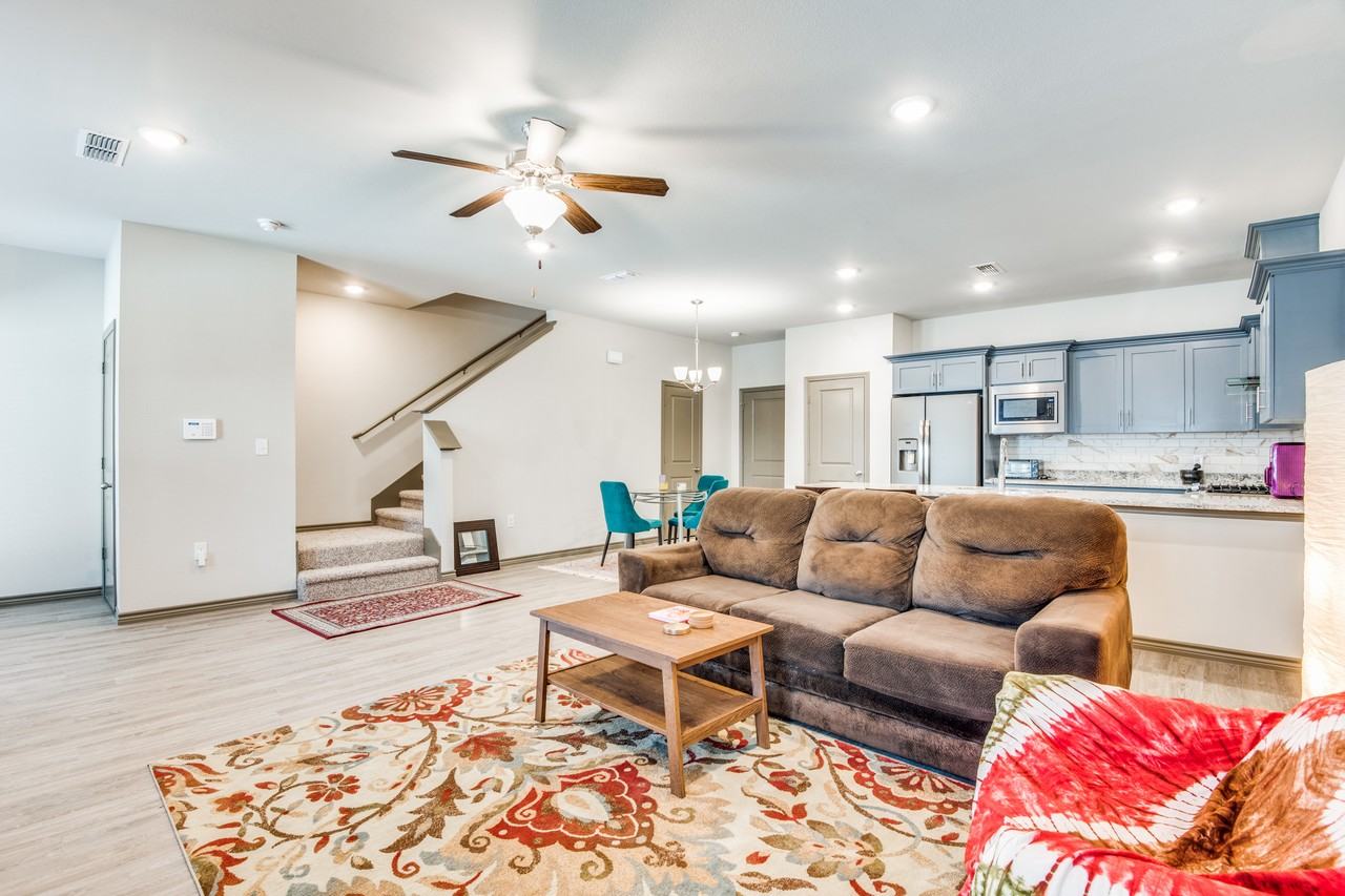 8706 Tudor Pl #1 - Photo 4 of 11