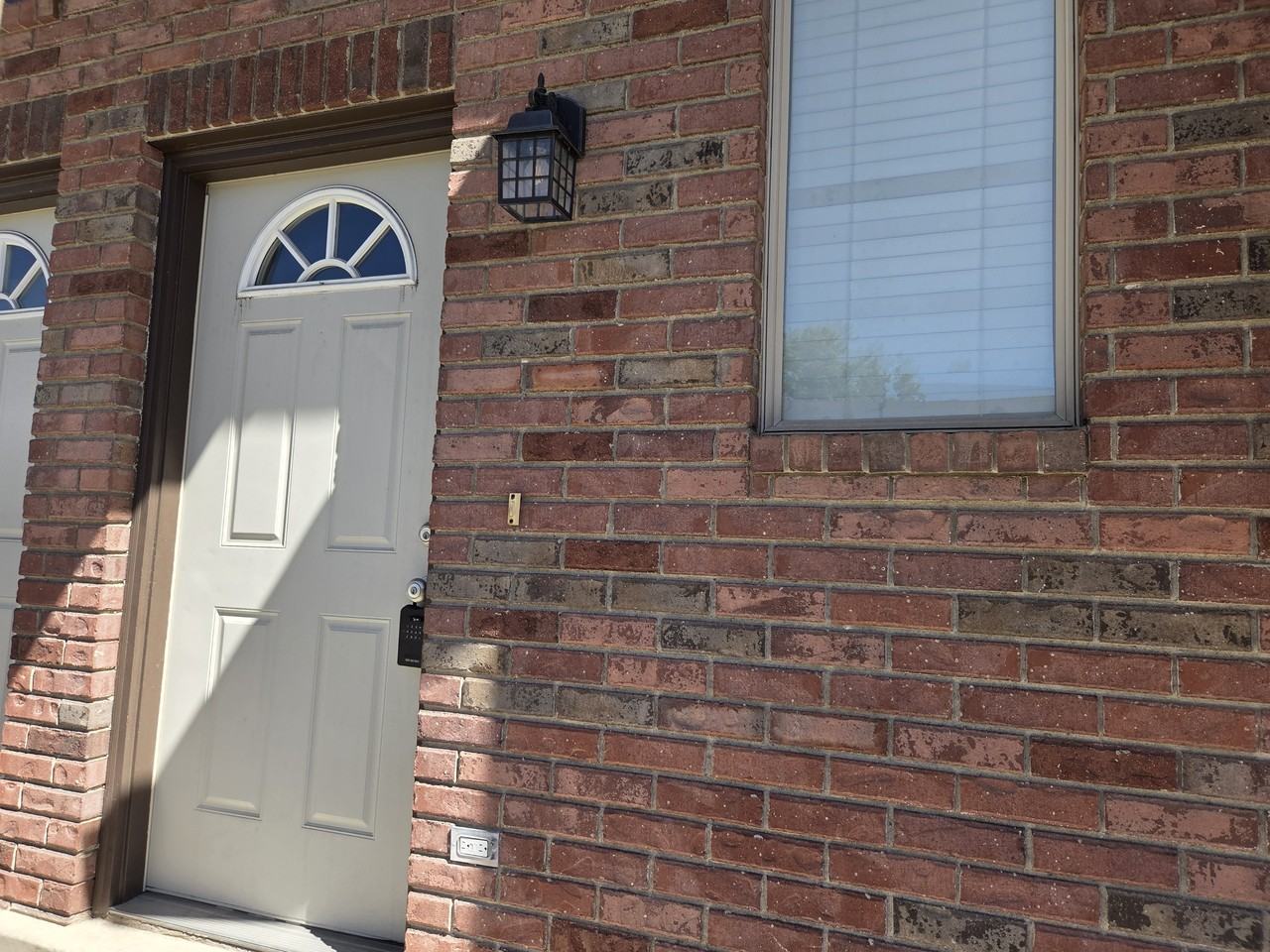 212 Lyman Ln - Photo 3 of 38
