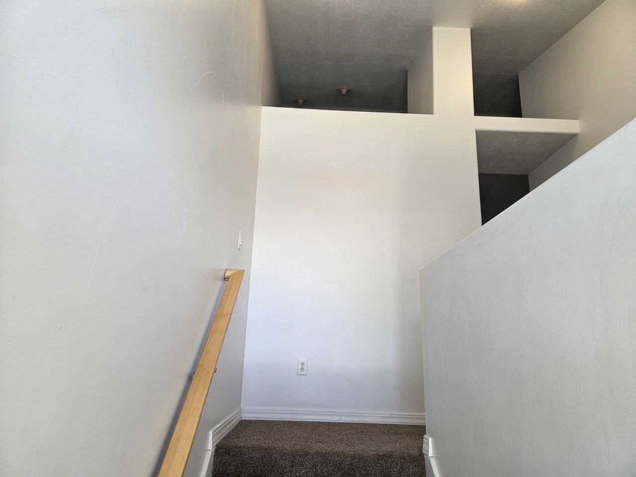 212 Lyman Ln - Photo 6 of 38