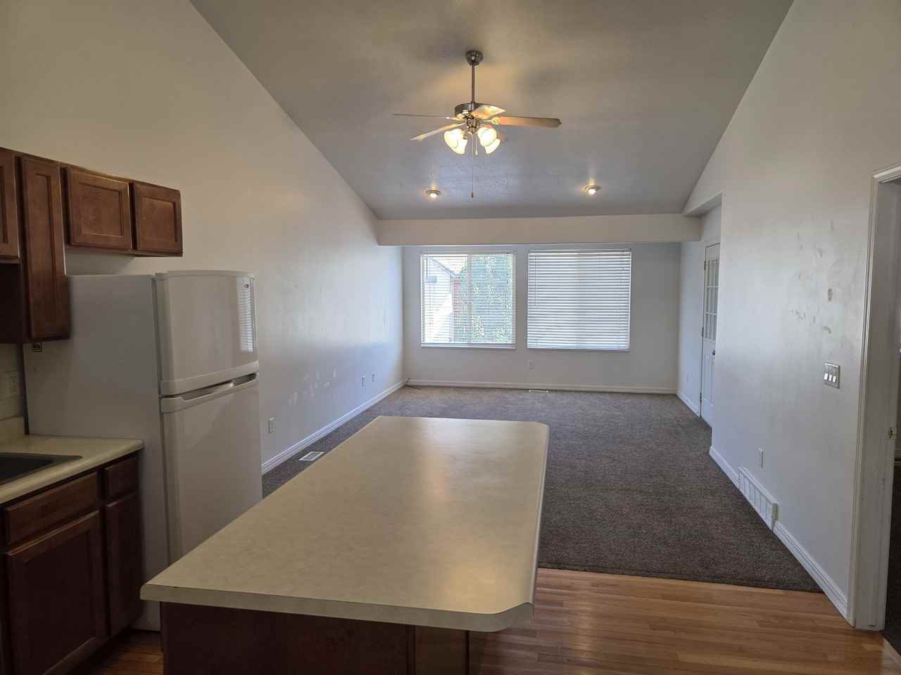 212 Lyman Ln - Photo 7 of 38