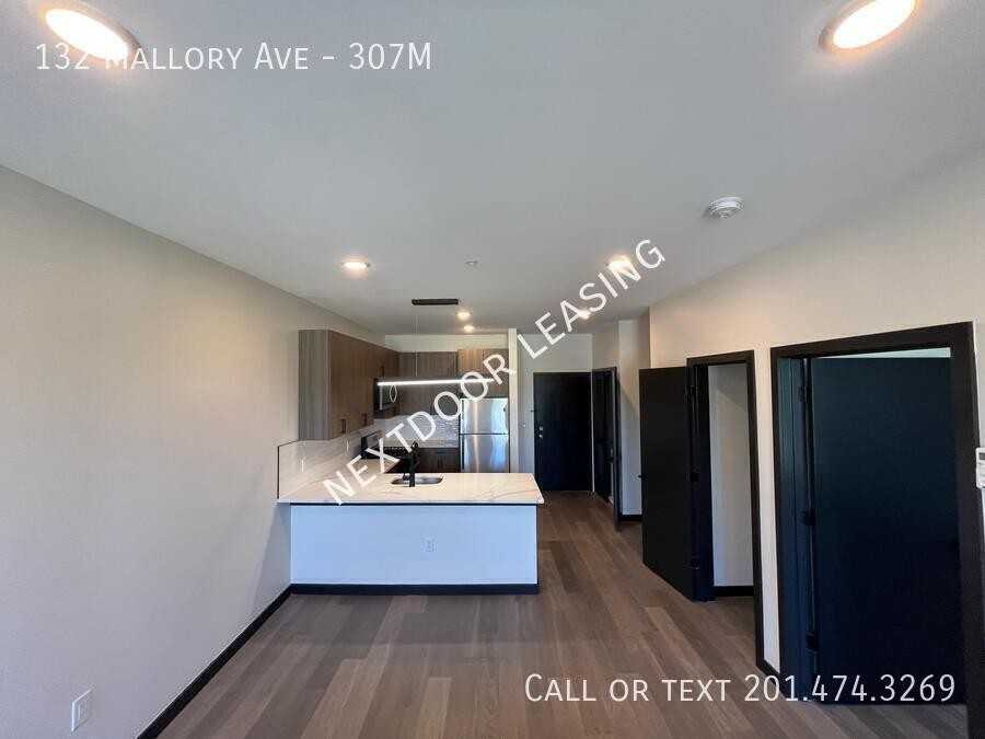 132 Mallory Ave #307M - Photo 2 of 10