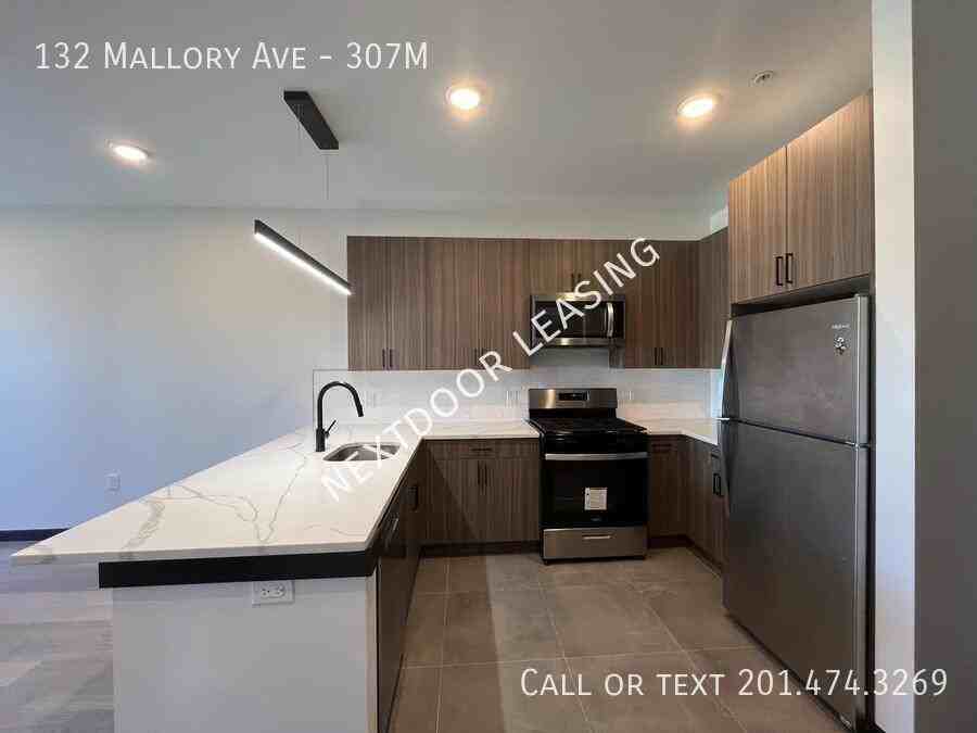 132 Mallory Ave #307M - Photo 3 of 10