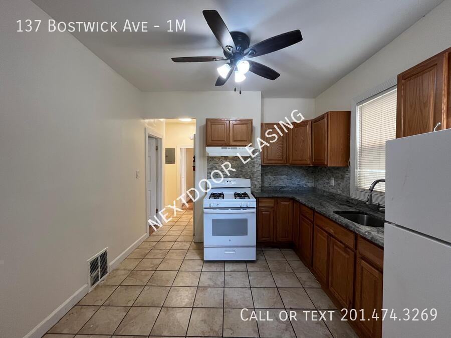 137 Bostwick Ave #1M - Photo 3 of 9