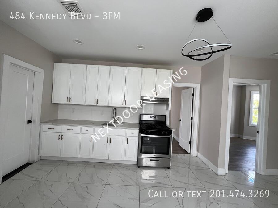 484 Kennedy Blvd #3FM - Photo 2 of 9