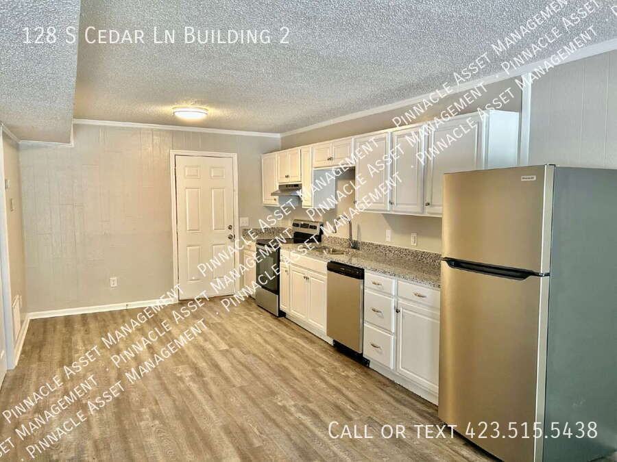 128 S Cedar Ln Bldg 2 - Photo 4 of 47