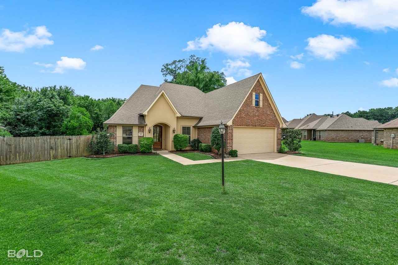 302 Oscar Cir - Photo 3 of 40