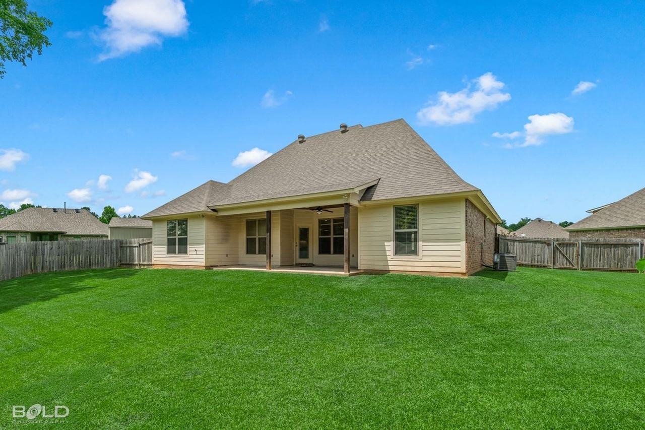 302 Oscar Cir - Photo 7 of 40