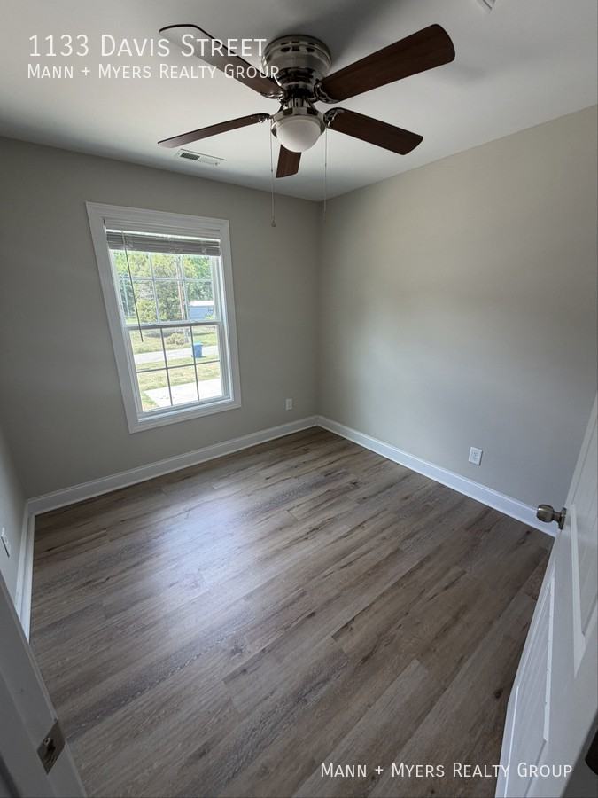 1133 Davis St - Photo 5 of 11