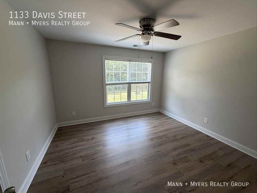 1133 Davis St - Photo 7 of 11