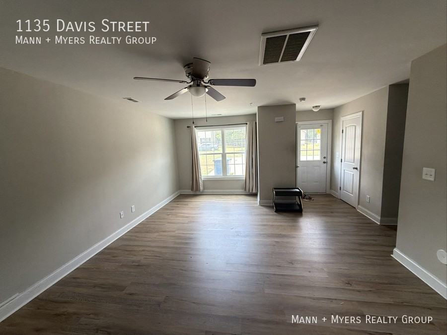 1135 Davis St - Photo 3 of 10