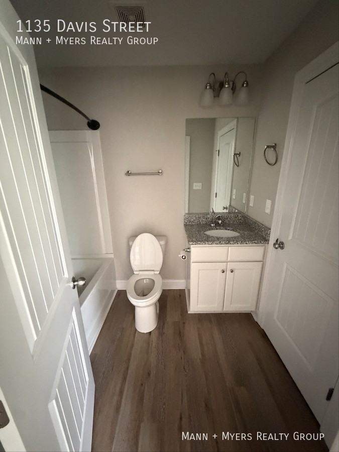 1135 Davis St - Photo 5 of 10
