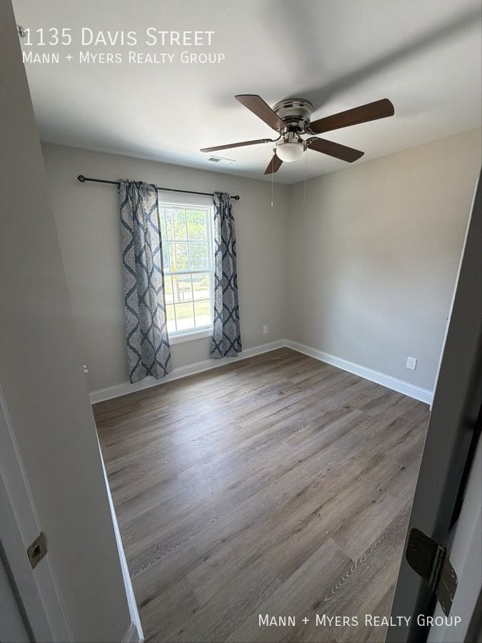1135 Davis St - Photo 6 of 10