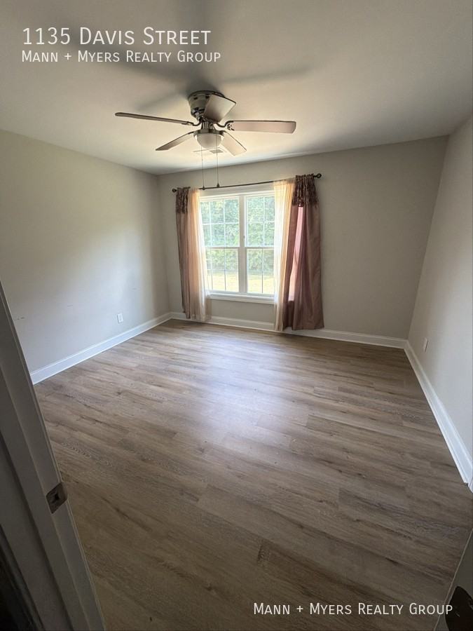 1135 Davis St - Photo 7 of 10