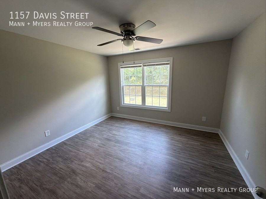 1157 Davis St - Photo 4 of 9