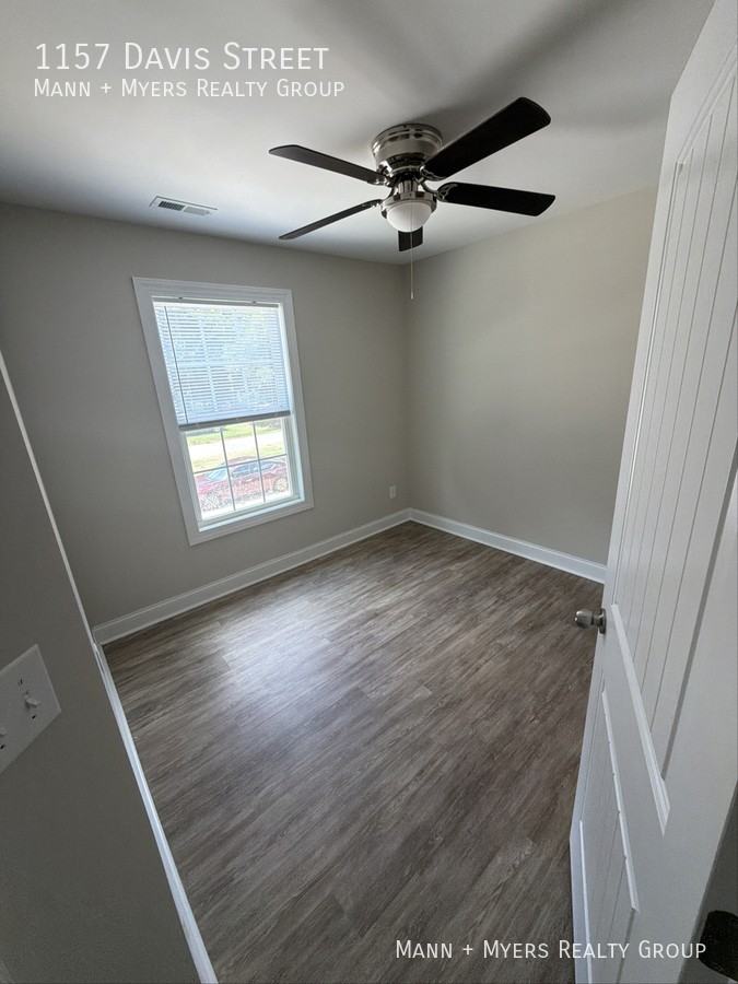 1157 Davis St - Photo 5 of 9