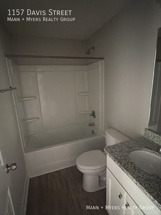 1157 Davis St - Photo 7 of 9