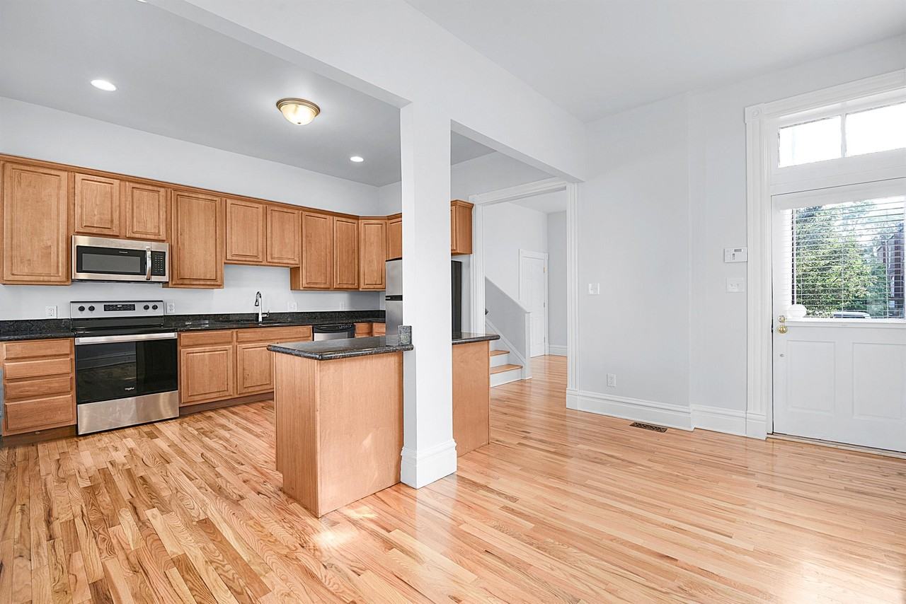 2267 Indiana Ave - Photo 2 of 20