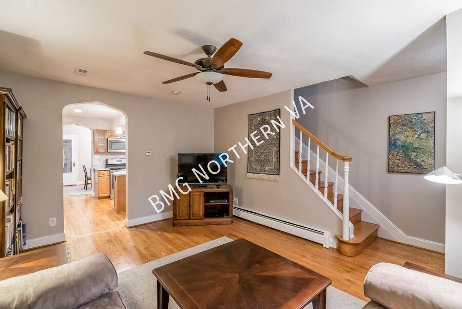 1132 Powhatan St - Photo 5 of 28