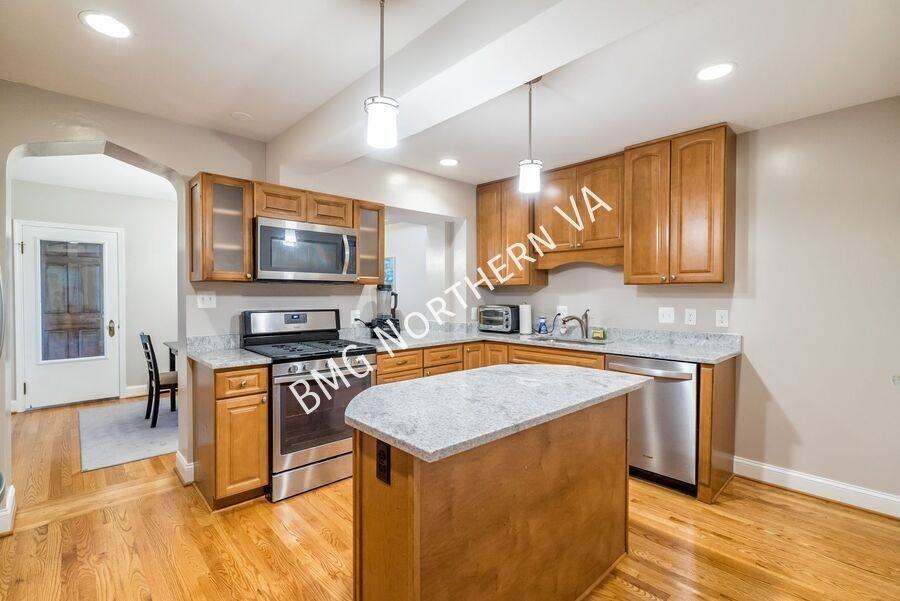 1132 Powhatan St - Photo 7 of 28