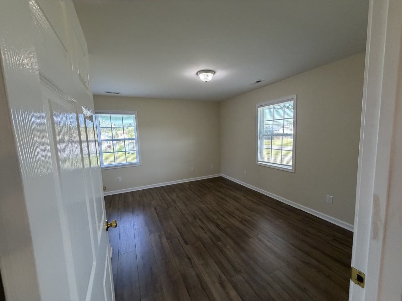 4876 Loop Rd - Photo 5 of 15