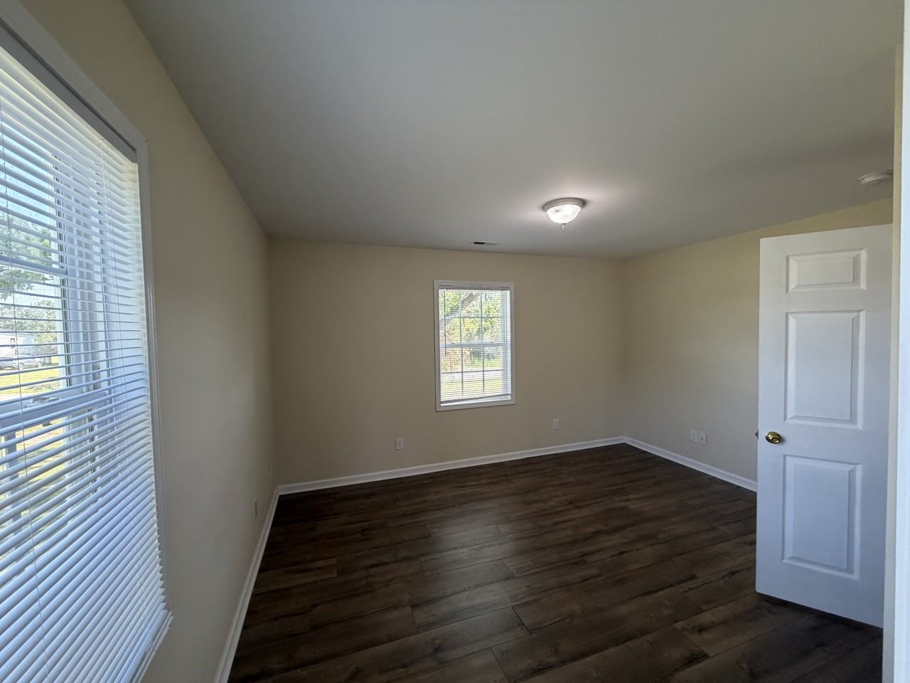 4876 Loop Rd - Photo 7 of 15