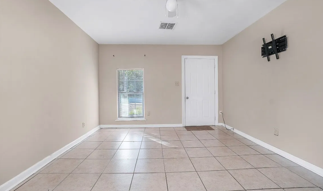 6458 Pinebrook Dr - Photo 3 of 11