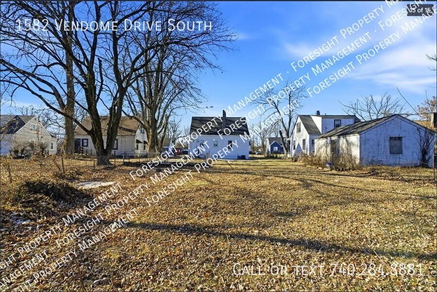 1582 Vendome Dr S - Photo 3 of 9