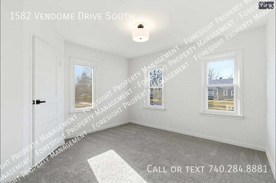 1582 Vendome Dr S - Photo 5 of 9